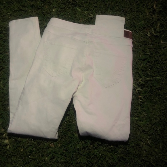 Hollister Jeans in White in Distressed style. - Picture 3 of 4